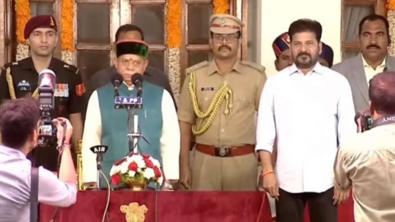 కొత్త గవర్నర్ ప్రమాణ స్వీకారం