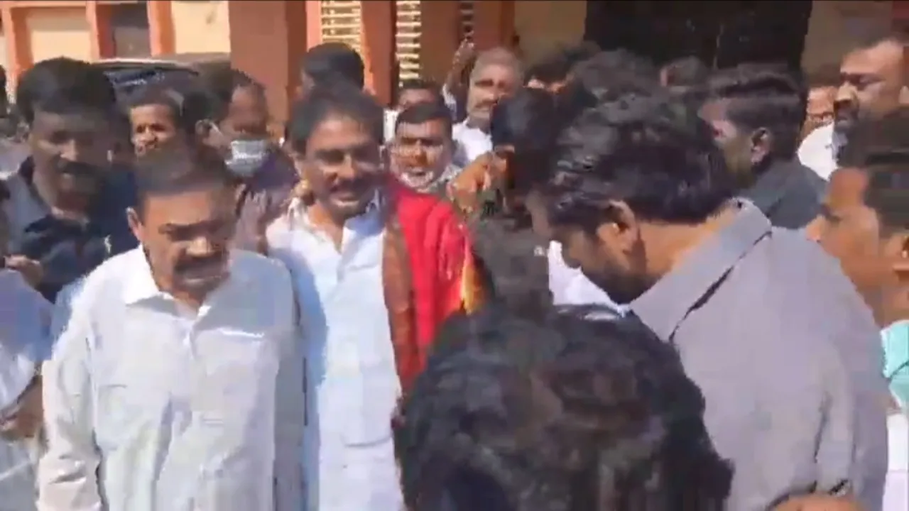 నెల్లూరు సెంట్రల్ జైలు నుంచి విడుదలైన మాజీ ఎమ్మెల్యే పిన్నెలి రామకృష్ణారెడ్డి