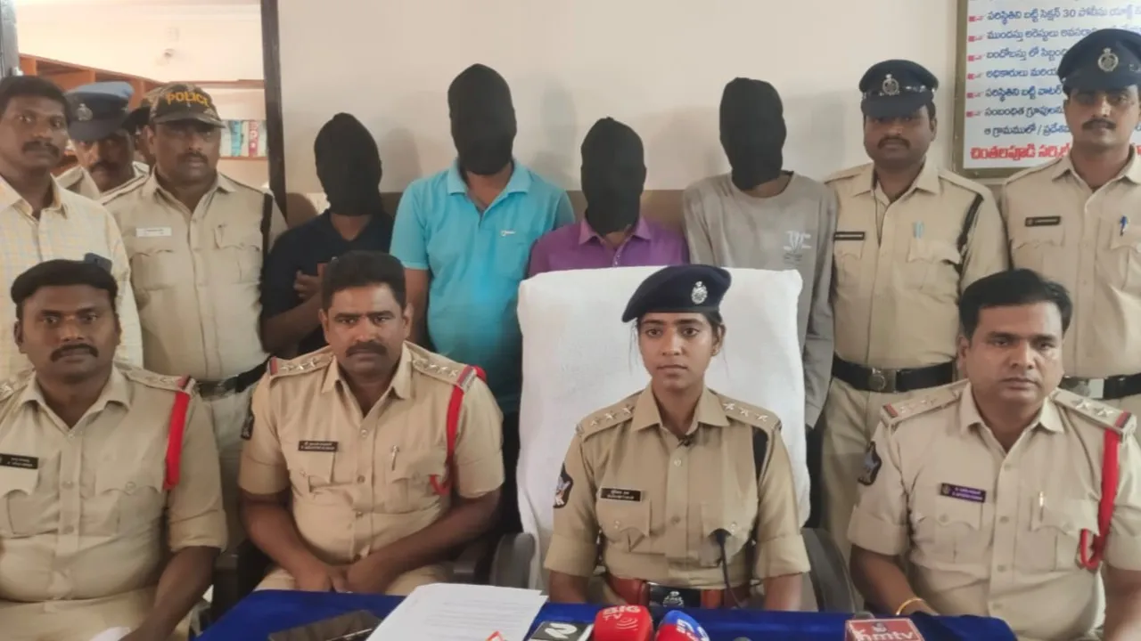 ఏలూరు జిల్లాలో చింతలపూడి సర్కిల్ పరిధిలో గోల్డ్ దొంగతనాలపై ఘన విజయాలు