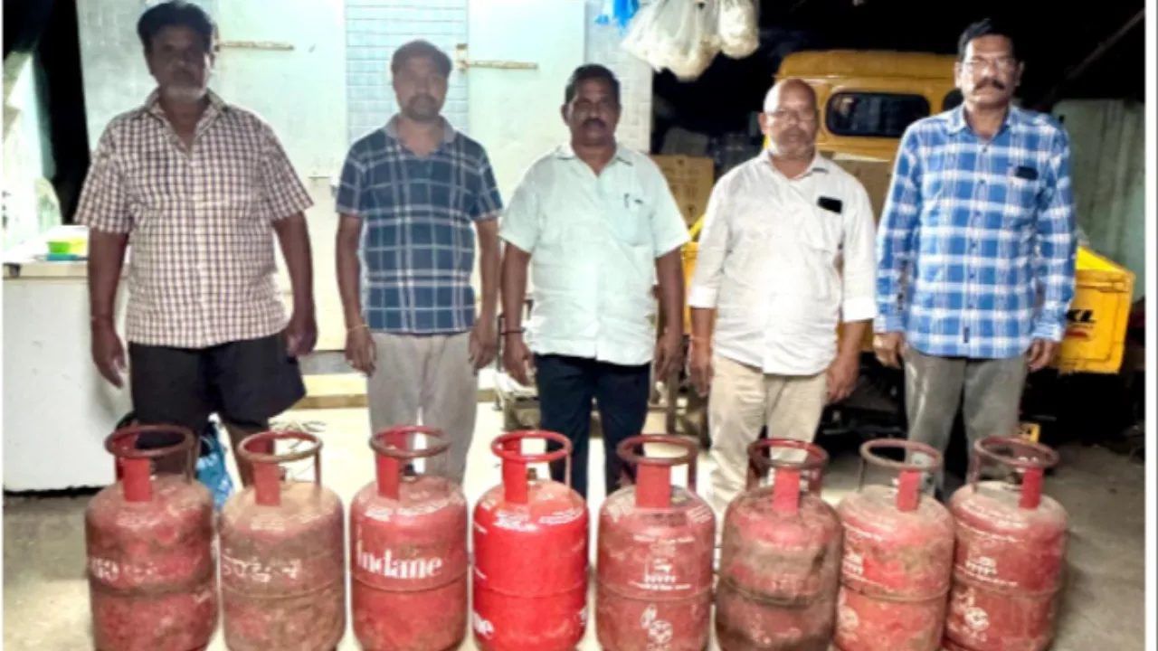 సబ్సిడీ గ్యాస్ దుర్వినియోగం బట్టబయలు – 13 సిలిండర్లు స్వాధీనం