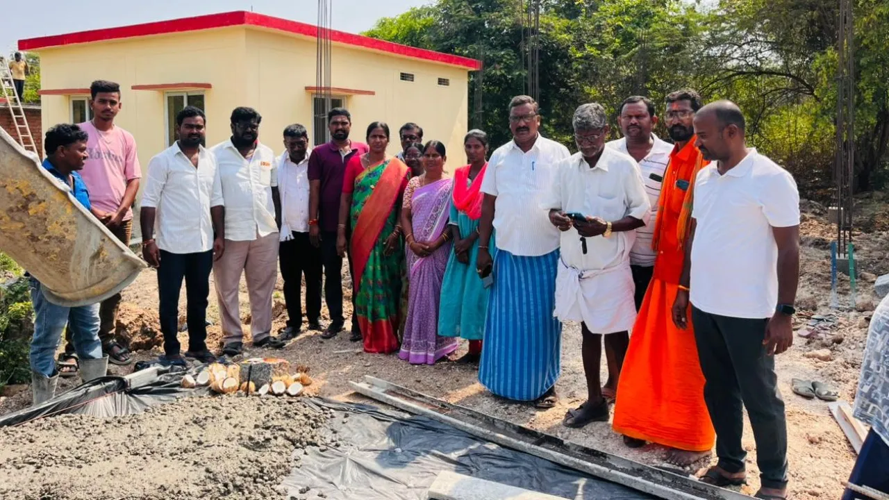 ఉరుమడ్ల గ్రామంలో  సి.సి. రోడ్డు పనుల ప్రారంభం