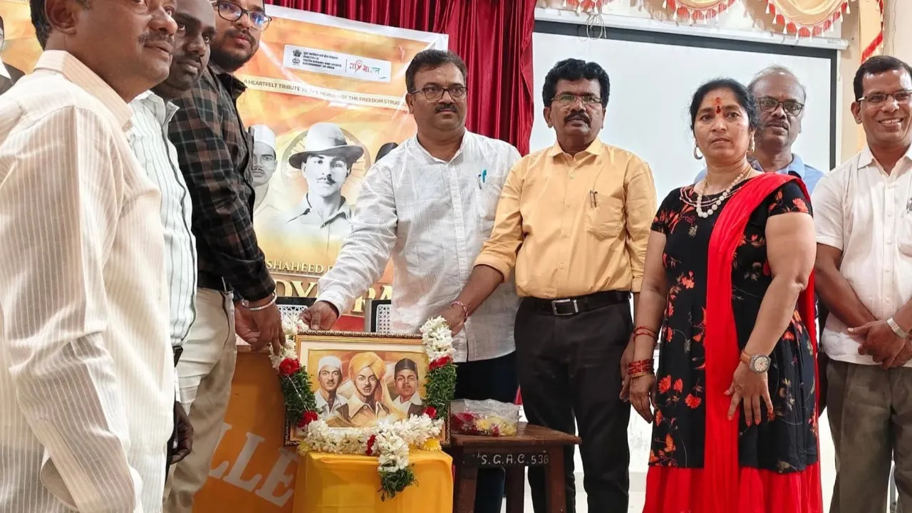 ఎస్ఆర్ఆర్ కళాశాలలో అమరవీరులకు నివాళులు