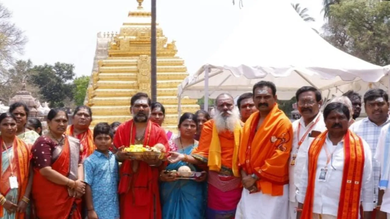 భ్రమరాంబికకు  కొబ్బరికాయలు సమర్పణ