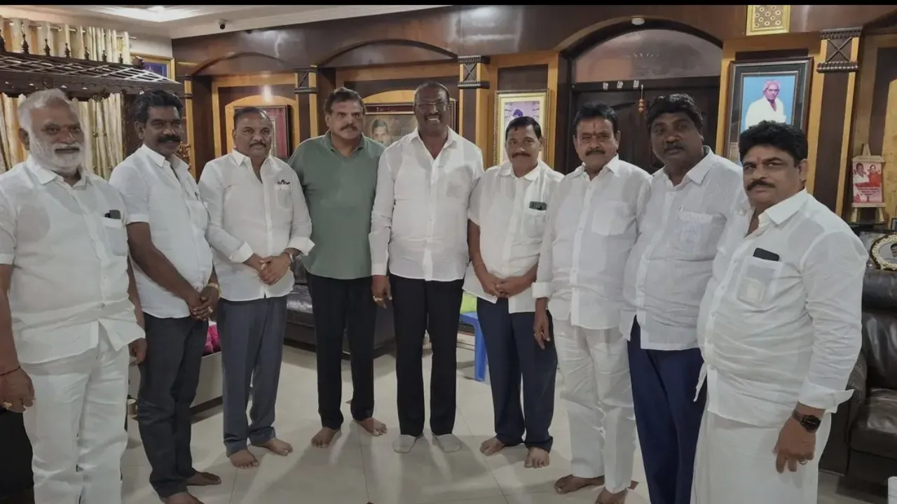 బొత్స సత్యనారాయణకి వై.ఎస్.ఆర్ కాంగ్రెస్ పార్టీ నేతల పరామర్శ