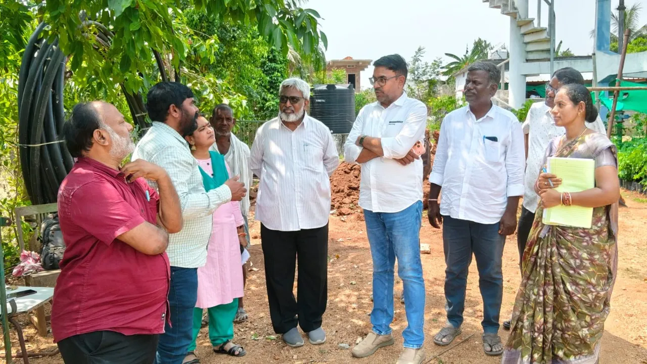 పెండింగ్ లో ఉన్న పనులపై అదనపు కలెక్టర్ సమీక్ష సమావేశం