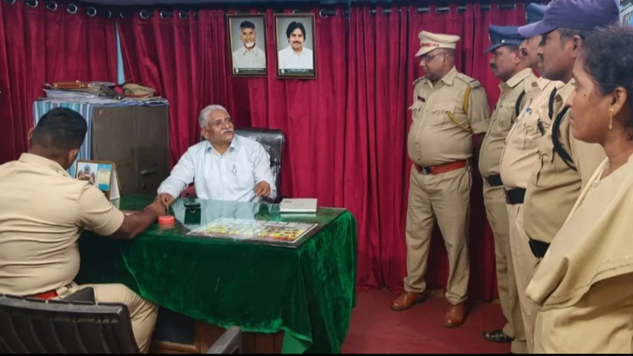 నూజివీడు ఎక్సైజ్  స్టేషన్ లో ఆకస్మిక తనిఖీ