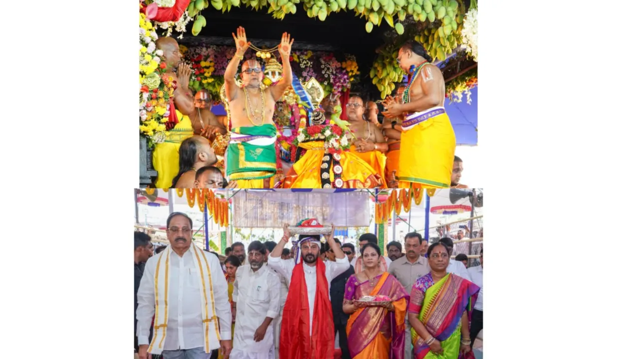 భద్రాచలం శ్రీ సీతారామచంద్ర స్వామి కళ్యాణ మహోత్సవంలో పాల్గొన్న ముఖ్యమంత్రి దంపతులు