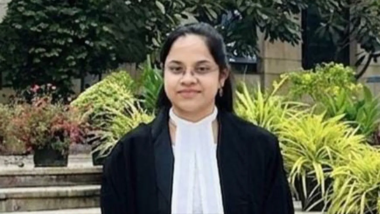 తొలి ప్రయత్నంలోనే జడ్జిగా ఎంపికైన కొమ్మూరు యువతి