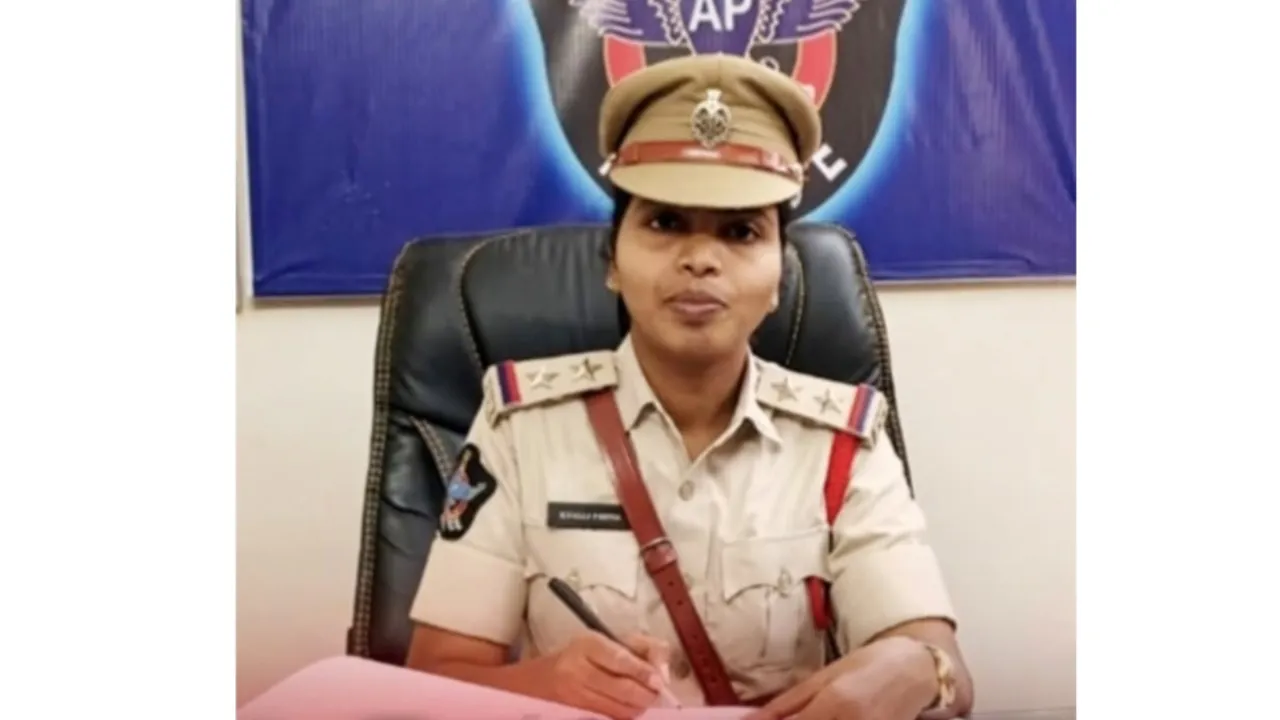 తడికలపూడి పోలీస్ స్టేషన్‌కు తొలి మహిళా ఎస్సైగా వల్లి పద్మ బాధ్యతలు