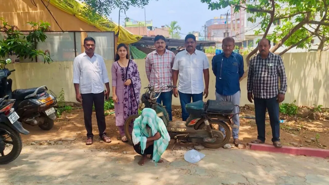 పోతనపల్లిలో నాటు సారాపై ఎక్సైజ్ దాడులు