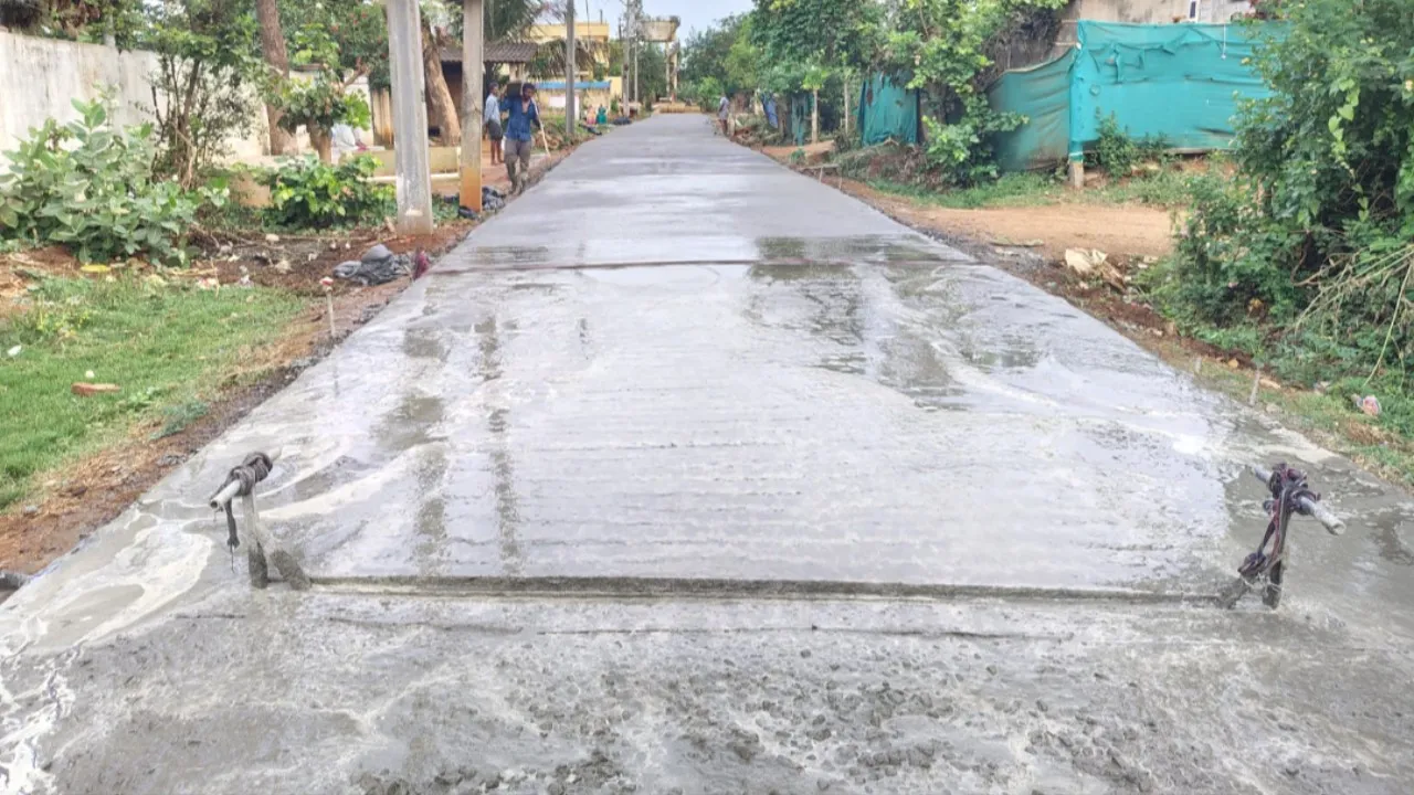 కోటపాడు గ్రామంలో సీసీ రోడ్డు నిర్మాణం 