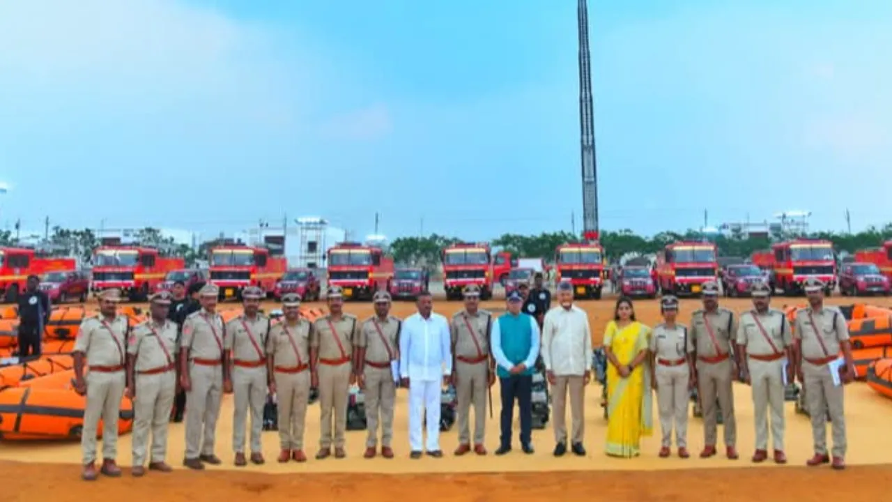 అగ్నిమాపక శాఖ నూతన వాహనాలు, పరికరాలను ప్రారంభించిన ముఖ్యమంత్రి