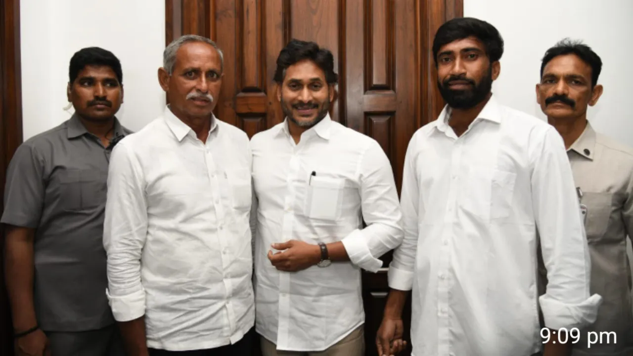 తాడేపల్లిలో వైఎస్సార్‌ కాంగ్రెస్ పార్టీ నాయకులతో సమావేశం