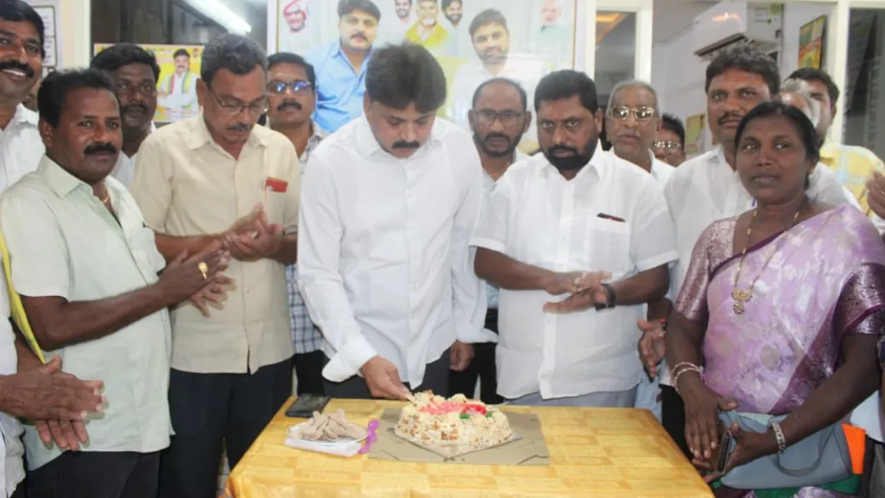 ఏలూరు పార్లమెంట్ సభ్యులు పుట్టా మహేష్ కుమార్ యాదవ్ కి జన్మదిన శుభాకాంక్షలు