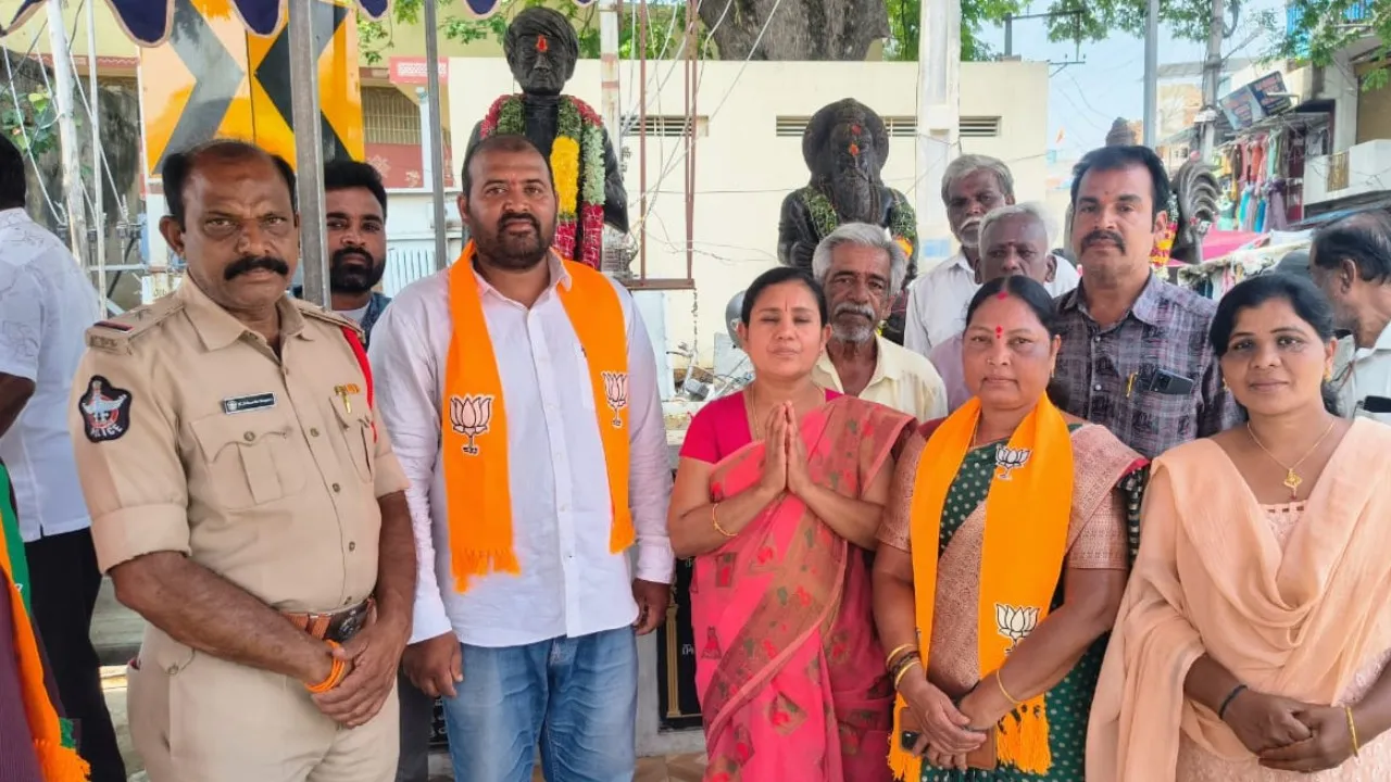 ఘనంగా మహాత్మ జ్యోతిరావు పూలే జయంతి వేడుకలు