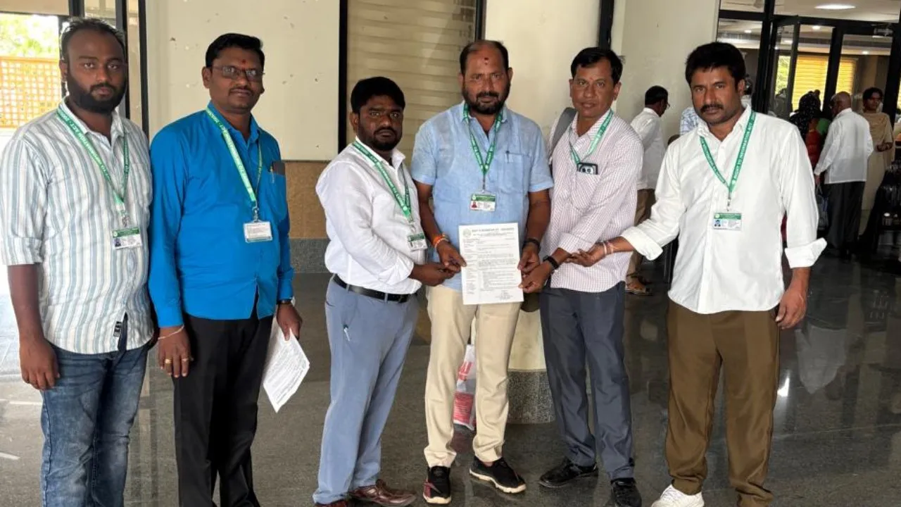 సిద్దిపేట జిల్లా కలెక్టర్ కి వినతిపత్రం సమర్పణ 