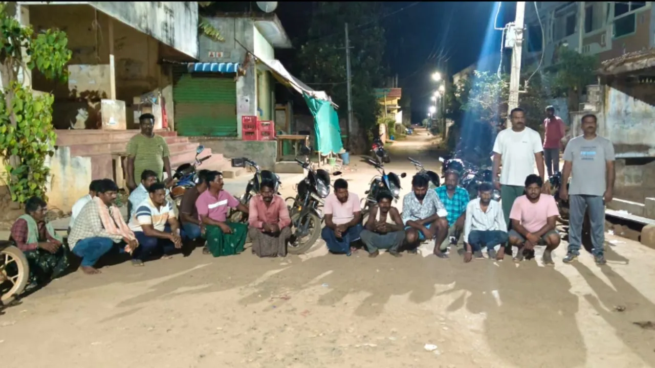 ఆగిరిపల్లి మండలంలో కోడి పందాలపై దాడి – 14 మంది అరెస్ట్