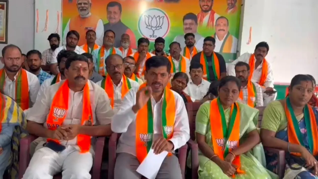  మహిళా రిజర్వేషన్ బిల్లుపై కాంగ్రెస్ వైఖరిని ఖండించిన రఘునాథ్