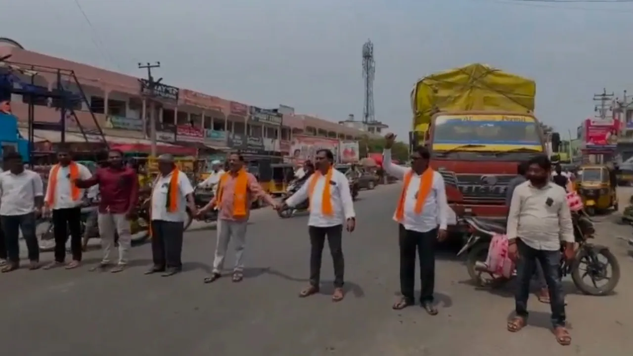 లక్సెట్టిపేటలో బీజేపీ నేతల నిరసన