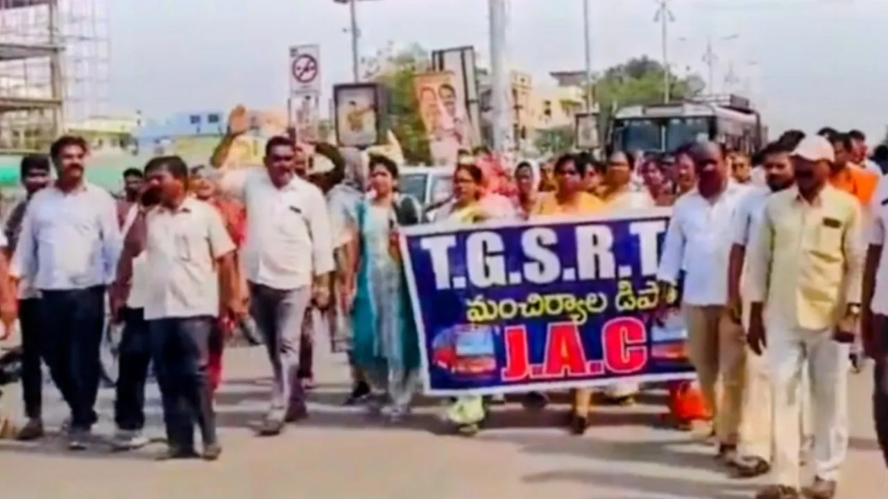 మంచిర్యాలలో ఆర్టీసీ కార్మికుల భారీ ర్యాలీ