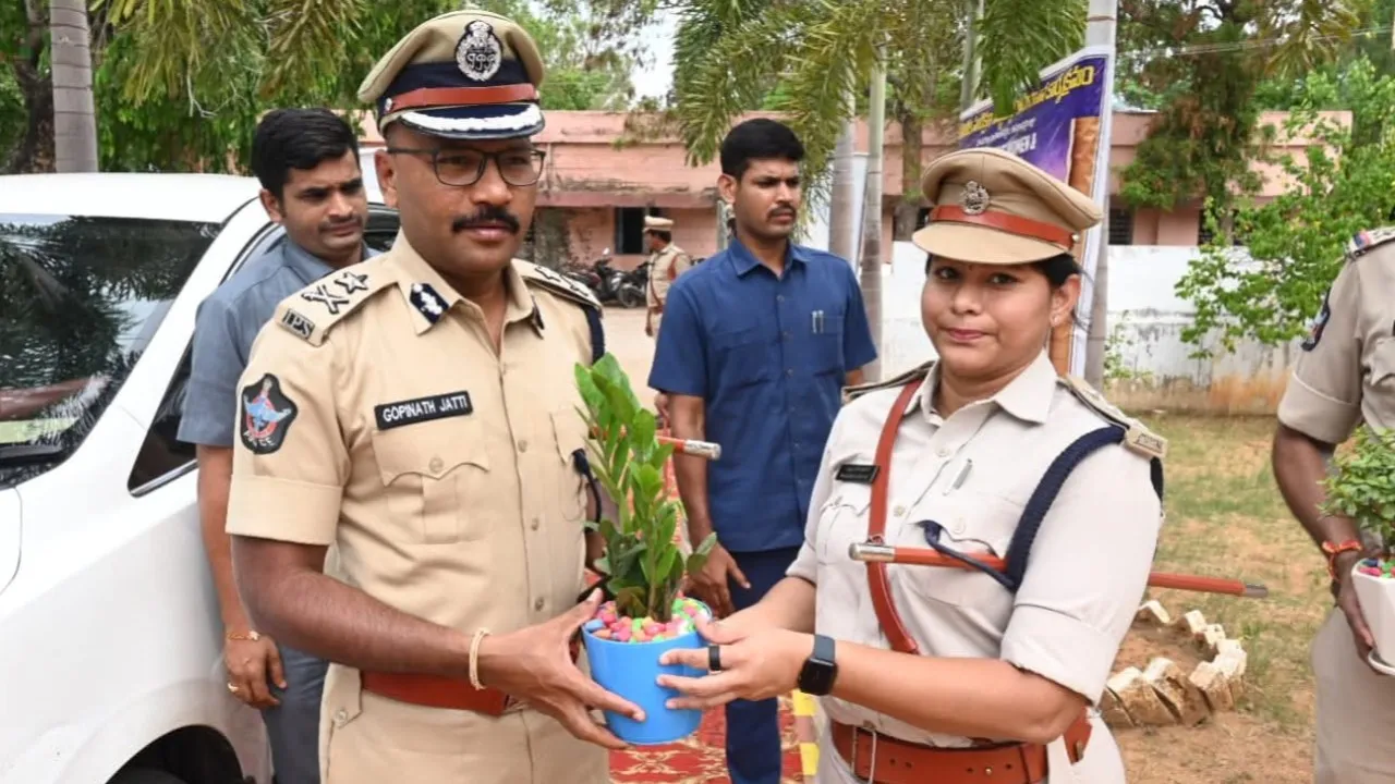 అనకాపల్లిలో పోలీస్ ట్రాన్సిట్ ఫెసిలిటీ ప్రారంభం