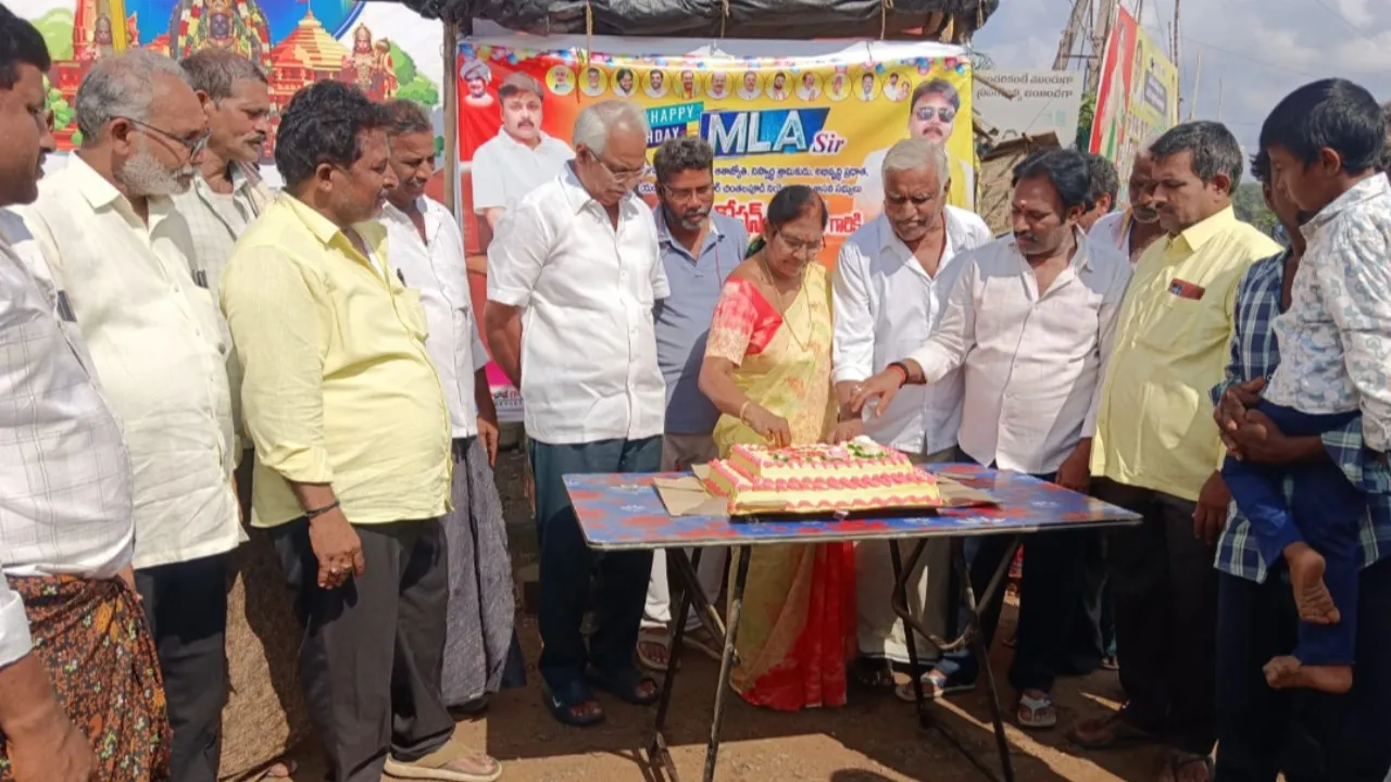చింతలపూడి ఎమ్మెల్యే సొంగ రోషన్ కుమార్ జన్మదిన వేడుకలు ఘనంగా నిర్వహణ