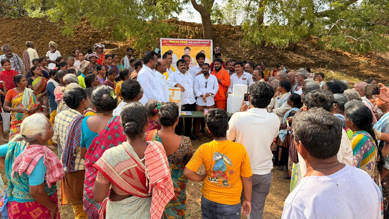 శ్రీనివాసపురంలో ఎమ్మెల్యే సొంగ రోషన్ కుమార్ ఘనంగా జన్మదిన వేడుకలు 