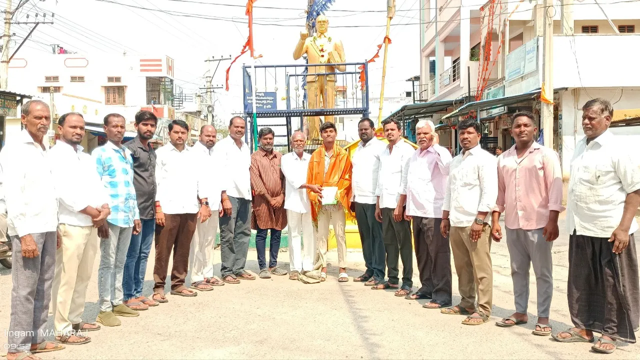 అంబేద్కర్ గారి విగ్రహానికి  47వ వారం జ్ఙానమాల  కార్యక్రమం.