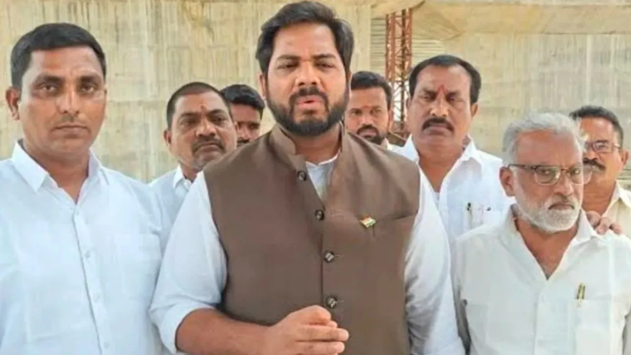 మంచిర్యాలలో అంబేద్కర్ నేతకాని భవనానికి ఎంపీ రూ.50 లక్షల మంజూరు