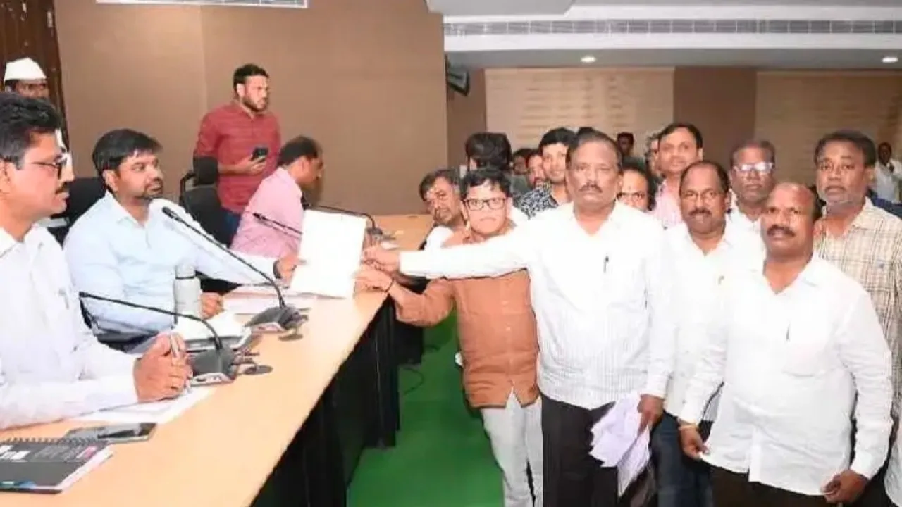 ​ఈ నెల 20న మెడికల్ బంద్: కలెక్టర్‌కు వినతిపత్రం అందజేసిన అసోసియేషన్