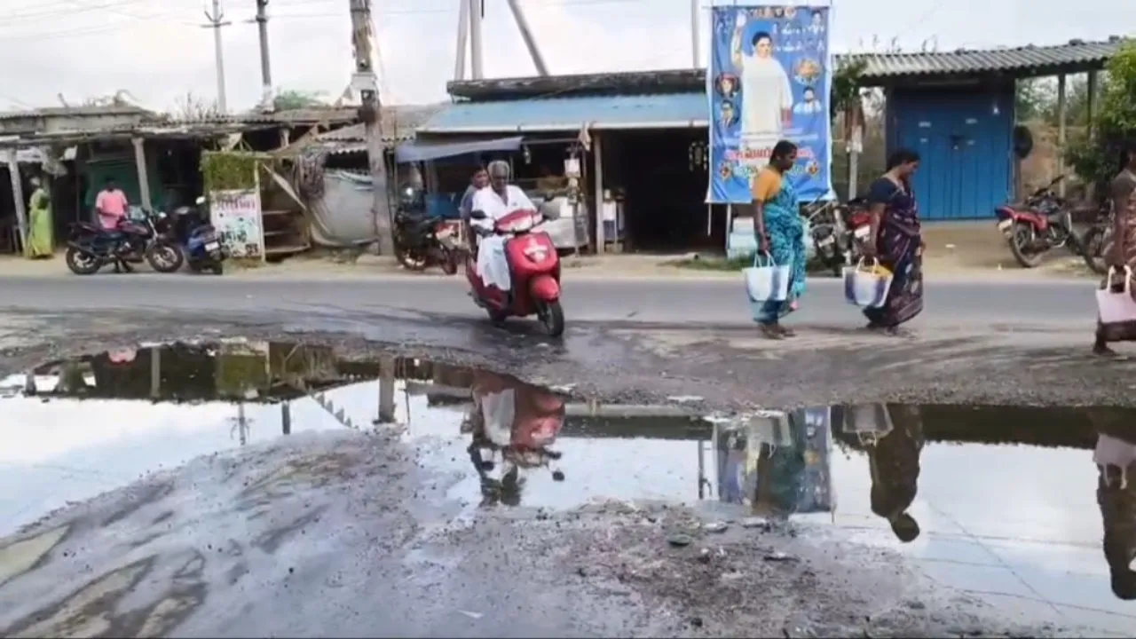 మురుగులో మగ్గుతున్న చింతలపాడు.. అధికారుల నిర్లక్ష్యానికి గ్రామస్తుల ఆవేదన