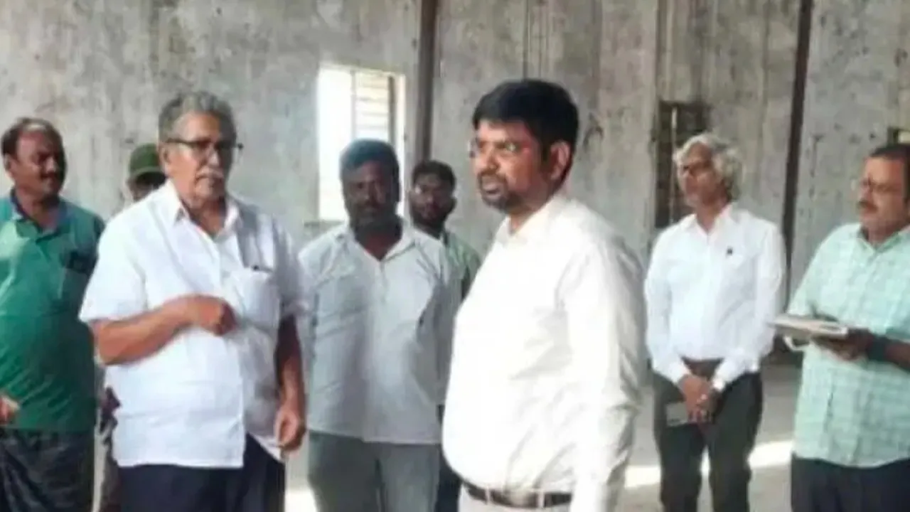 ధాన్యం కొనుగోలు కేంద్రాలను పరిశీలించిన కలెక్టర్ 