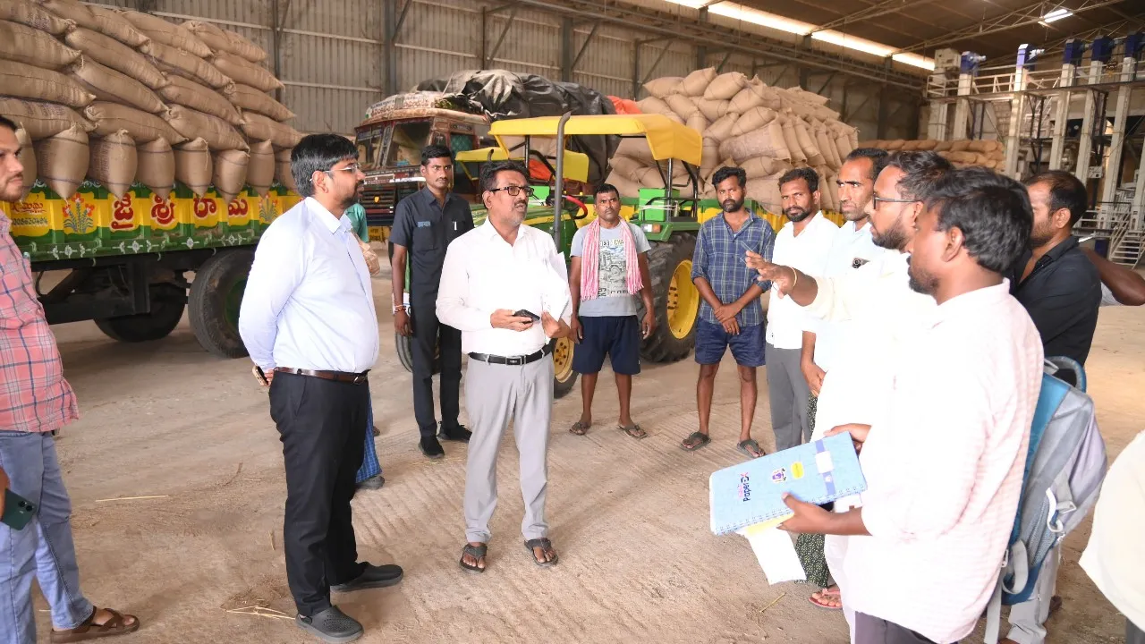 ధాన్యం కొనుగోలు ప్రక్రియ వేగవంతం చేయాలి: జిల్లా కలెక్టర్ కుమార్ దీపక్