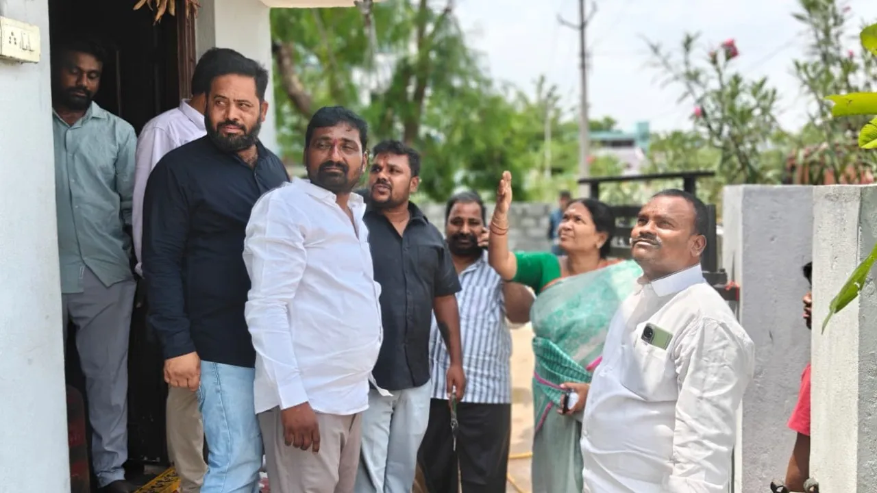 బాధిత కుటుంబానికి అండగా మున్సిపల్ చైర్మన్, కౌన్సిలర్లు   