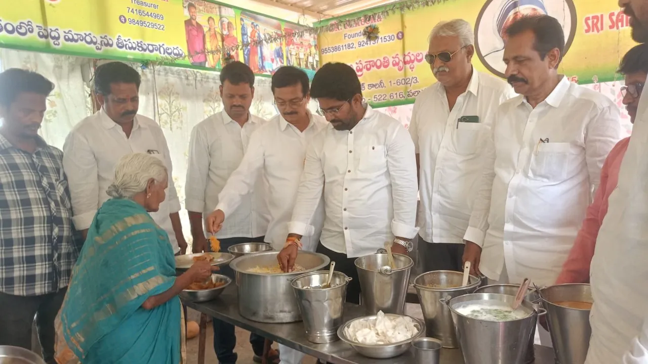 ప్రత్తిపాటి పుల్లారావు జన్మదిన వేడుకలు వృద్ధాశ్రమాల్లో అన్నదానం  
