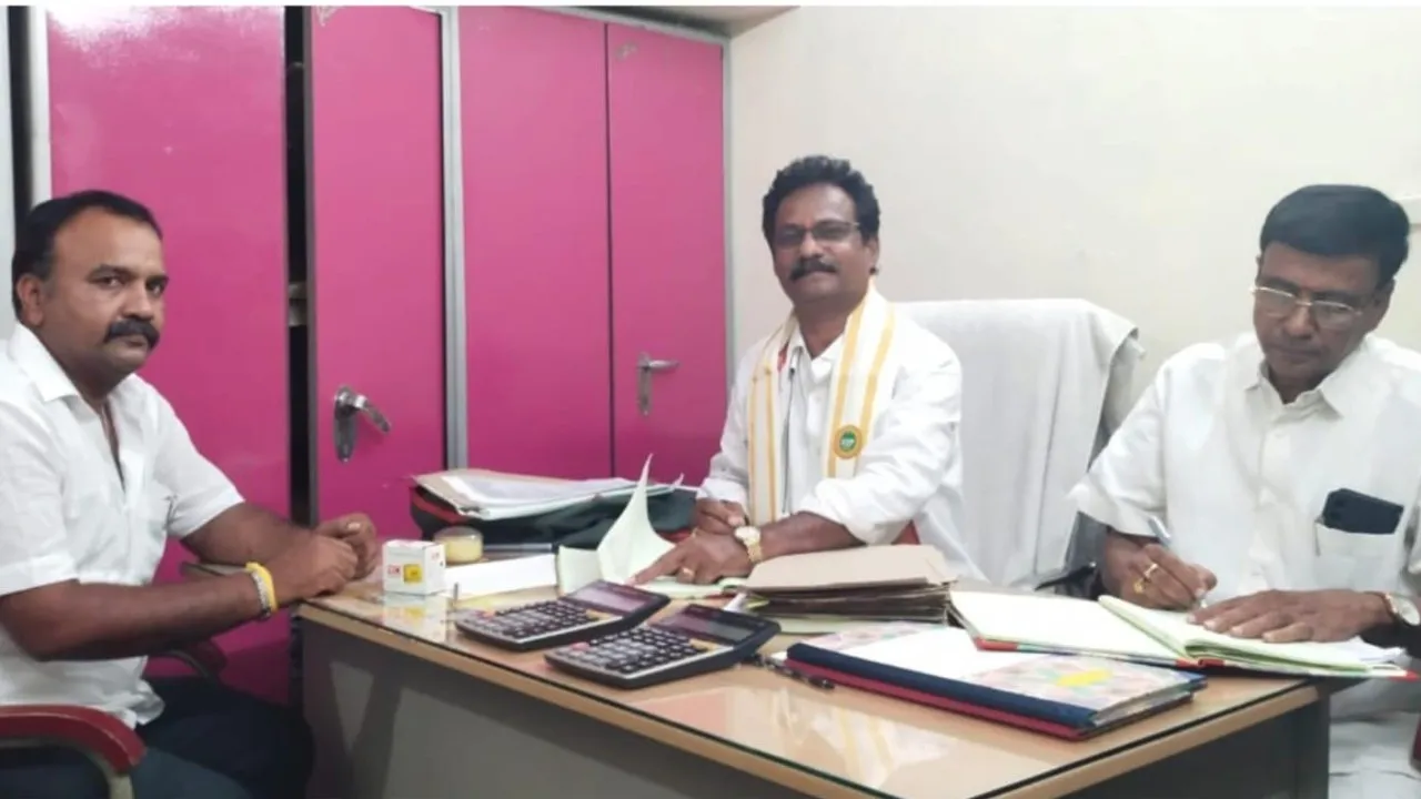 బొప్పూడి ప్రసన్నాంజనేయ స్వామి దేవస్థాన ఇన్‌చార్జ్ ఈవోగా బి. అశోక్ కుమార్ బాధ్యతల స్వీకరణ