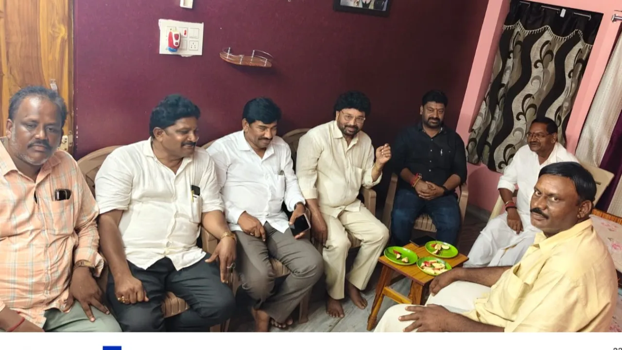 దేవవరం గ్రామ పార్టీ అధ్యక్షులు కొరిమి సూర్య గణేష్ సత్యనారాయణ ని వెంకటేష్ పరామర్శించారు..
