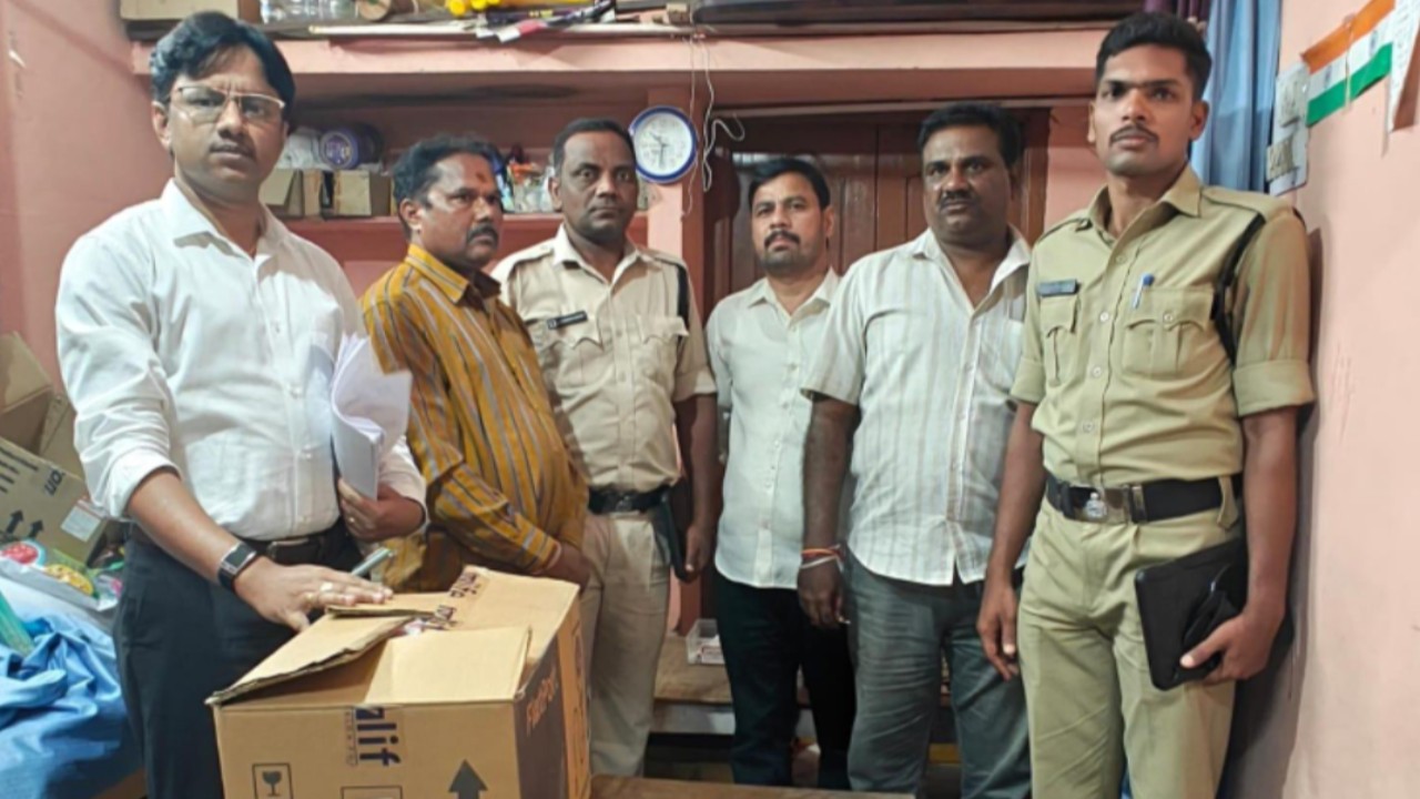 హనుమకొండలో నకిలీ వైద్యుడి క్లినిక్‌పై డ్రగ్స్ కంట్రోల్ అధికారుల దాడి