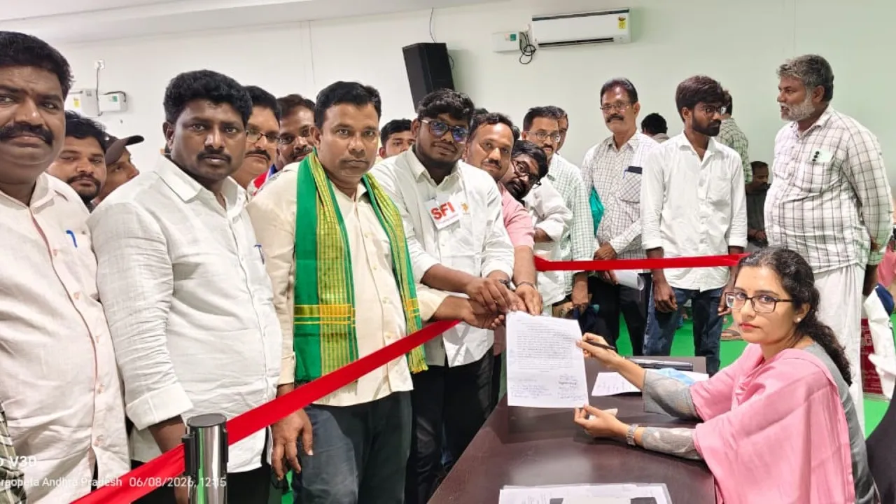 డీఈఓ ను సస్పెండ్ చేయాలి. 