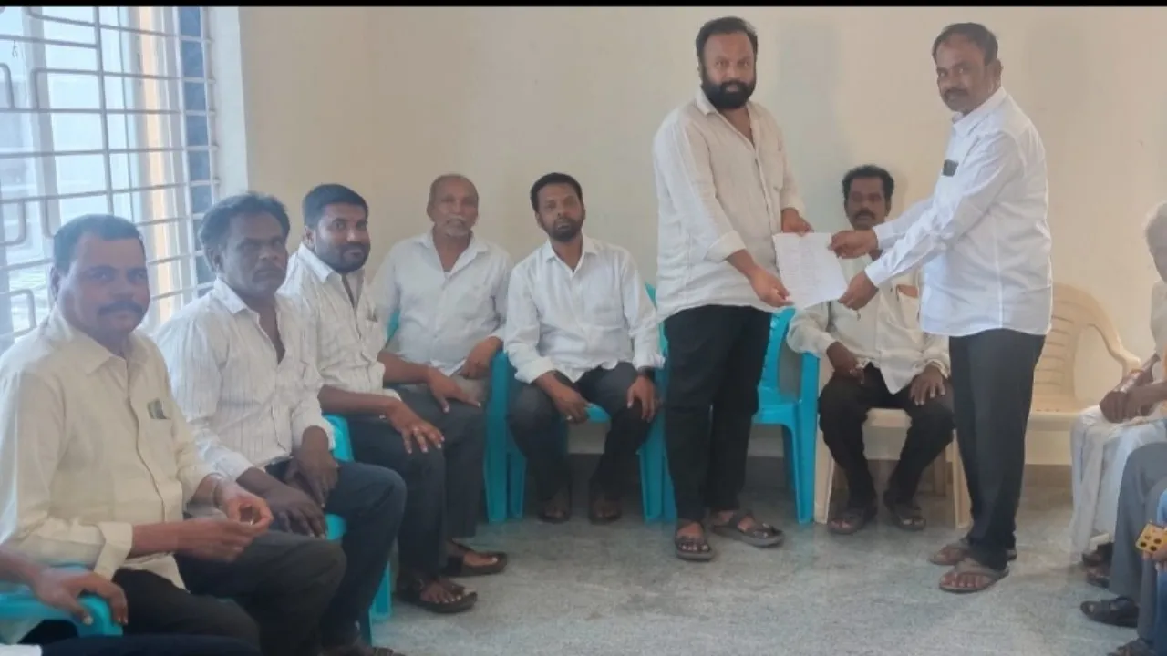 పుంగనూరు టిడిపి కార్యాలయంలో SIR జాగ్రత్తలు మరియు అవగాహన సదస్సులు నిర్వహించారు 