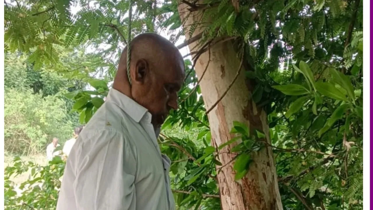 రాగానిపల్లిలో విషాదం చింతచెట్టుకు ఉరివేసుకుని వృద్ధుడి మృతి అనుమానం 