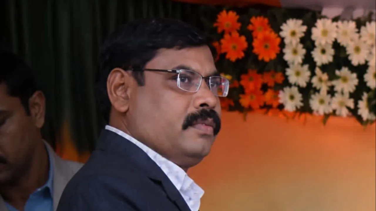డ్వాక్రా నిధుల దుర్వినియోగం కేసులో DRDA APM, సీసీకి రిమాండ్