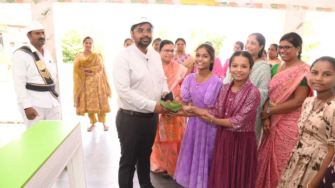 ​పాఠశాల నిర్మాణ పనులను వేగవంతం చేయాలి: జిల్లా కలెక్టర్ కుమార్ దీపక్