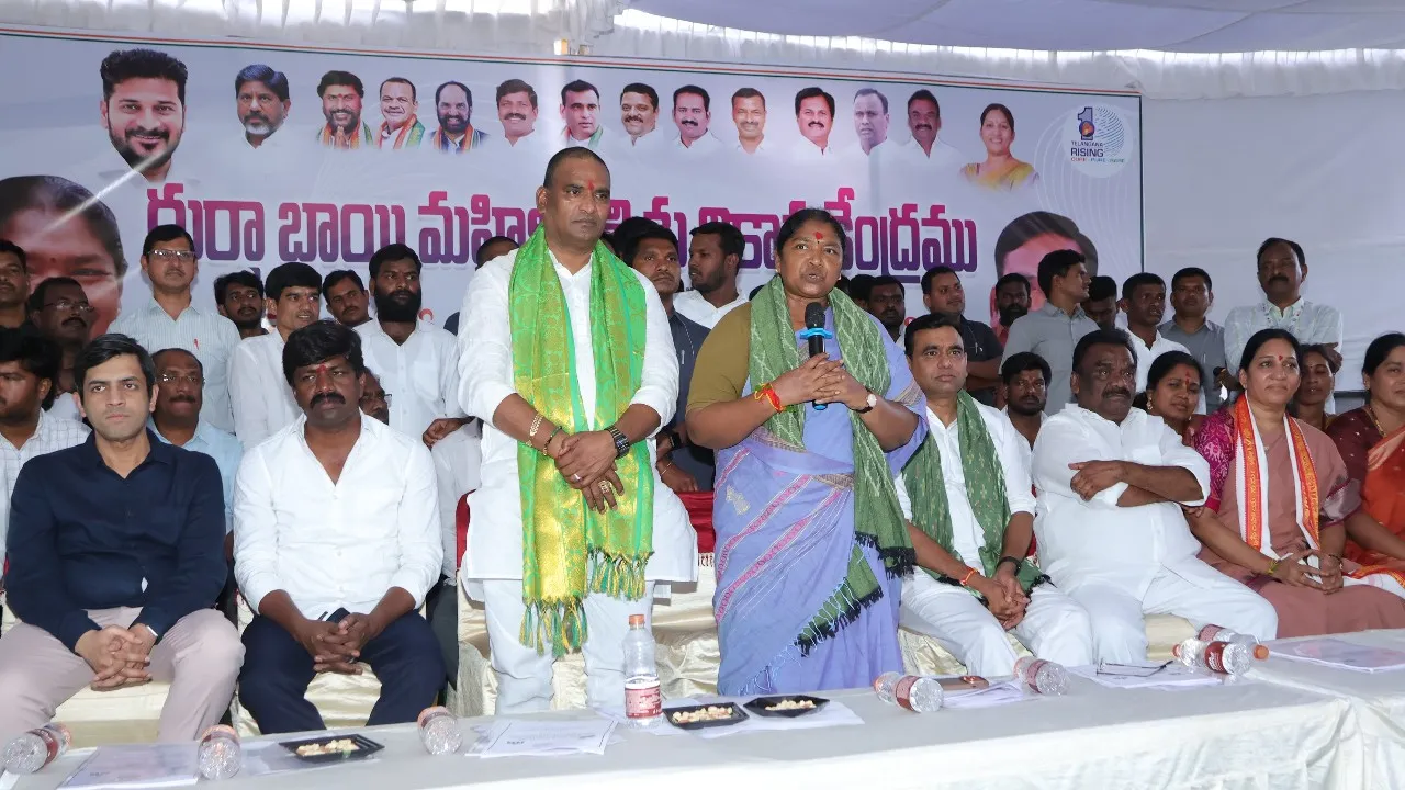 ప్రతి మహిళకు ఉపాధి కల్పించి ఆర్థికంగా ఎదగాలన్నదే ప్రభుత్వ లక్ష్యం--మంత్రి  సీతక్క