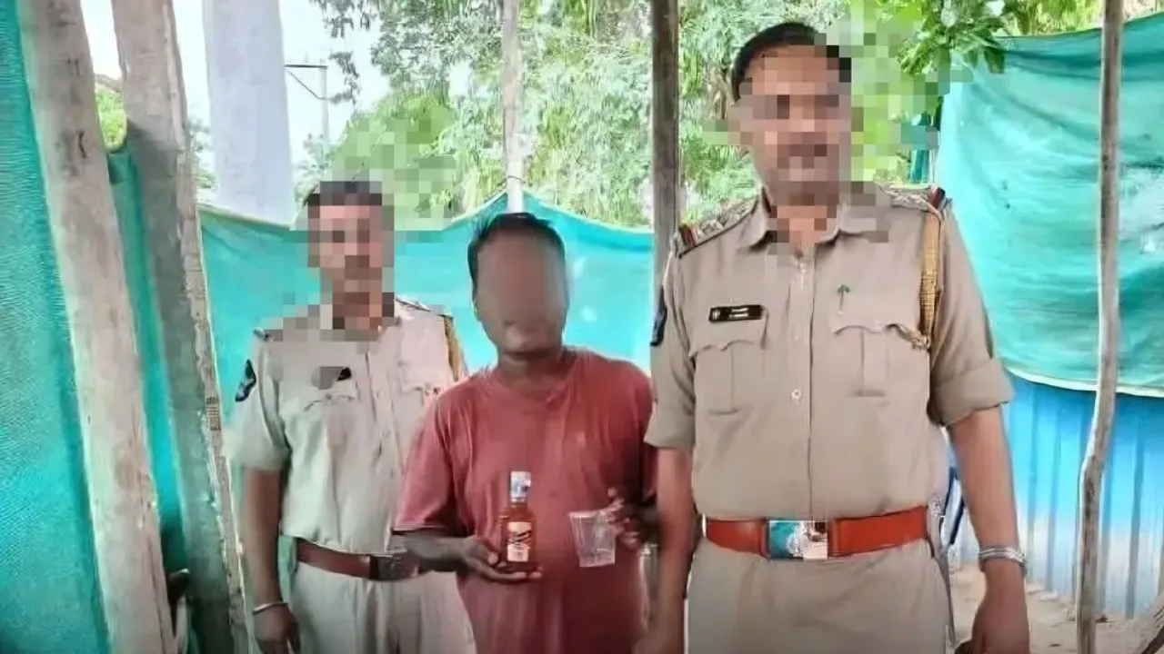 క్వార్టర్ బాటిల్ కోసం ఇంత హంగామా..? సోషల్ మీడియాలో వైరల్ అవుతున్న ఫొటోపై చర్చ
