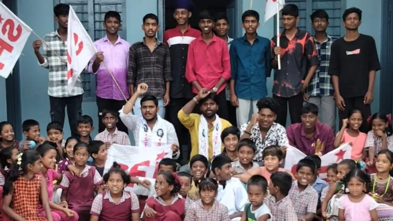ప్రభుత్వ విద్యారంగ సమస్యలను వెంటనే పరిష్కరించాలంటూ  ఎస్‌ఎఫ్‌ఐ ధర్నా