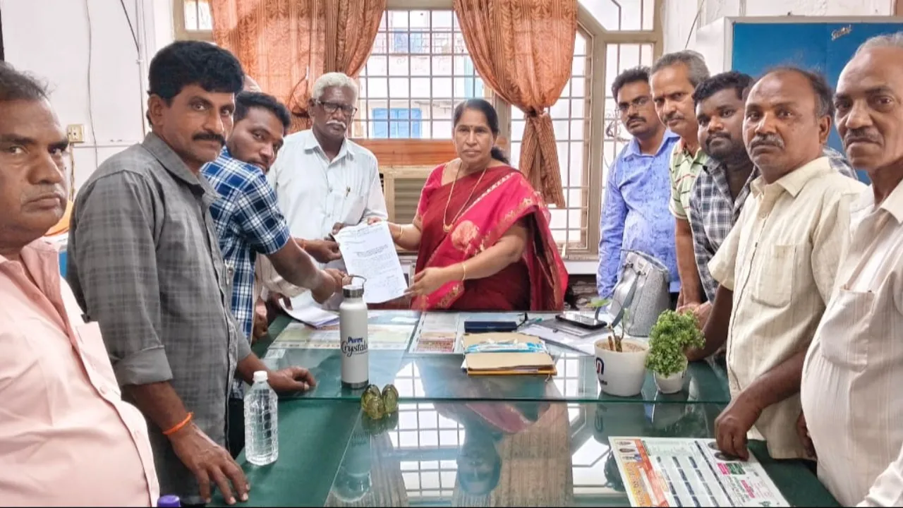 శంకర్ బ్రిడ్జి నిర్మాణం వలన ఉపాధి కోల్పోతున్న షాపు ఉద్యోగులకు ప్రభుత్వం న్యాయం చేయాలి సిఐటియు