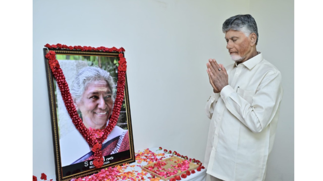 జానకమ్మకు సీఎం చంద్రబాబు ఘన నివాళి