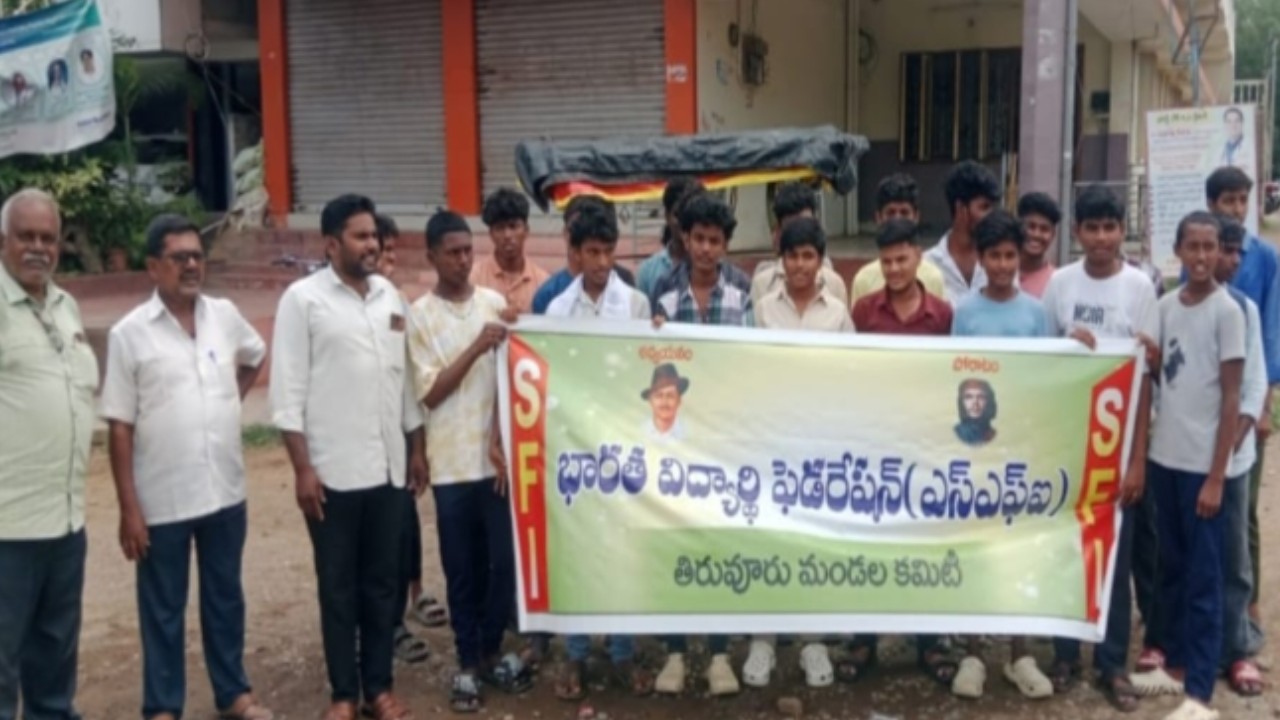 కేంద్ర విద్యాశాఖ మంత్రి రాజీనామా చేయాలి: ఎస్ఎఫ్ఐ