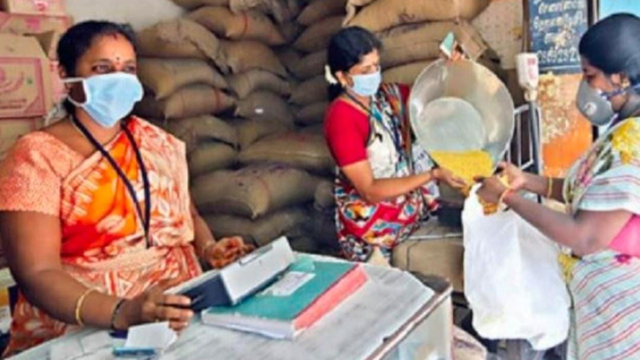 ఆగస్టు నుంచి మూడు నెలల రేషన్ బియ్యం పంపిణీ